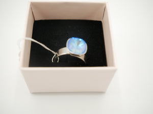 Ring verstelbaar(maat 53-56) fantasy gegalvaniseerd zilverkleur met swarovsky vierkant blauw-paars
