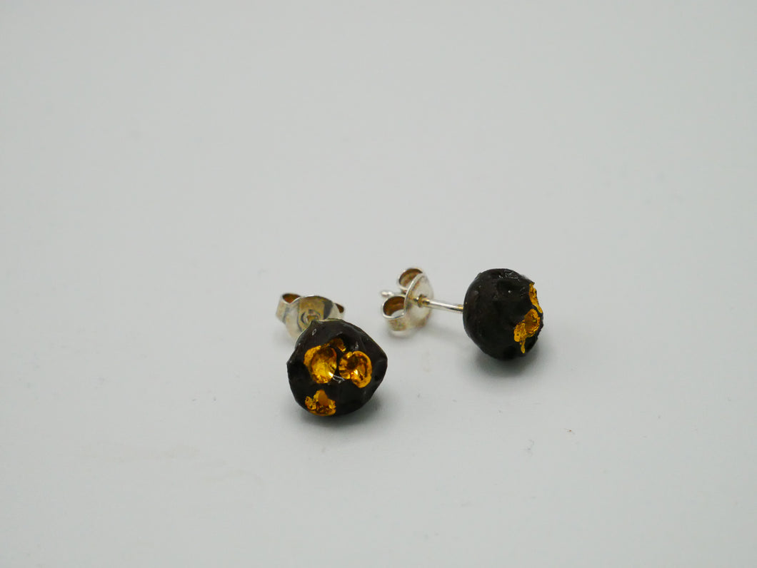 dark gold earring